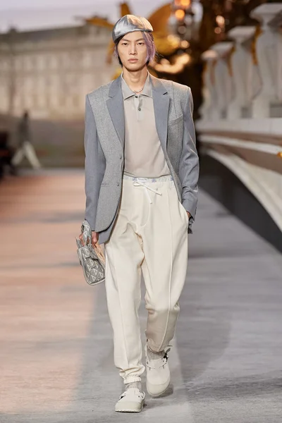 Look 30
